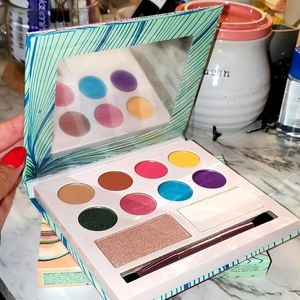 MOODS EYESHADOW AND HIGHLIGHTER PALETTE